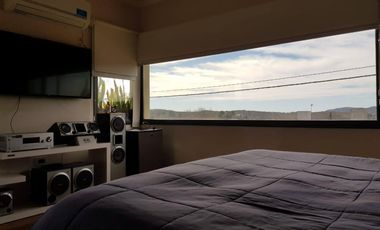 HERMOSO CHALET EN BARRIO CERRADO LOMAS DEL REY. 3 DORMITORIOS + 2 DEPTOS - PARQUE -PSICINA