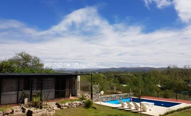 HERMOSO CHALET EN BARRIO CERRADO LOMAS DEL REY. 3 DORMITORIOS + 2 DEPTOS - PARQUE -PSICINA