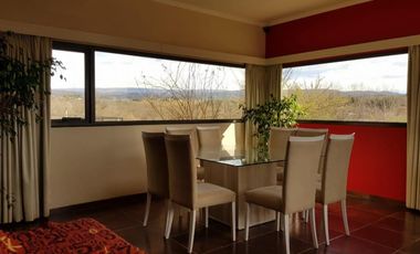 HERMOSO CHALET EN BARRIO CERRADO LOMAS DEL REY. 3 DORMITORIOS + 2 DEPTOS - PARQUE -PSICINA