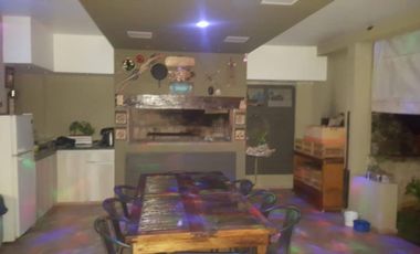 HERMOSO CHALET EN BARRIO CERRADO LOMAS DEL REY. 3 DORMITORIOS + 2 DEPTOS - PARQUE -PSICINA
