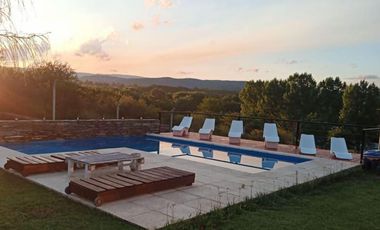 HERMOSO CHALET EN BARRIO CERRADO LOMAS DEL REY. 3 DORMITORIOS + 2 DEPTOS - PARQUE -PSICINA