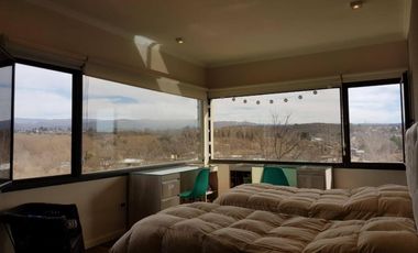 HERMOSO CHALET EN BARRIO CERRADO LOMAS DEL REY. 3 DORMITORIOS + 2 DEPTOS - PARQUE -PSICINA