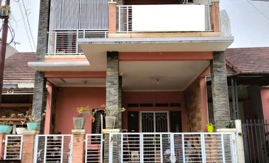 Rumah 2 Lantai SHM 15 menit ke Pintu Tol Kayu Manis 1 Bisa KPR J-38874