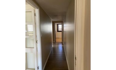 Amplio Piso reciclado 3 dormitorios mas dependencia con baño privado La Perla