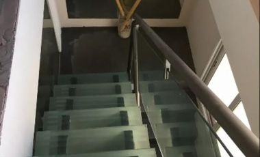 Departamento de 4 ambientes en 2 plantas con cochera