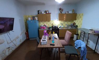 Casa en venta en Isidro Casanova