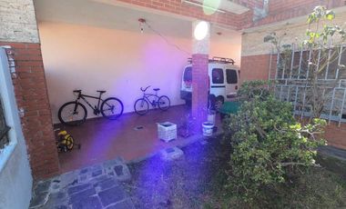 Casa en venta en Isidro Casanova