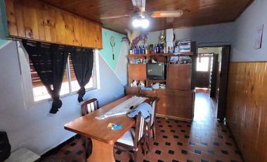 Casa en venta en Isidro Casanova