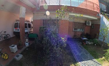 Casa en venta en Isidro Casanova