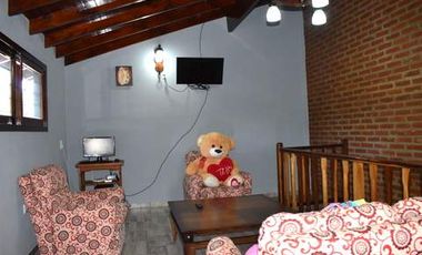 CASA MODERNA IMPLANTADA EN ESPECTACULAR LOTE