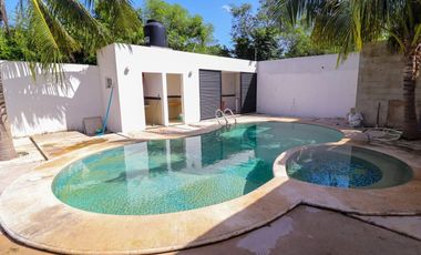 Casa en venta con piscina al Oriente de Mérida.