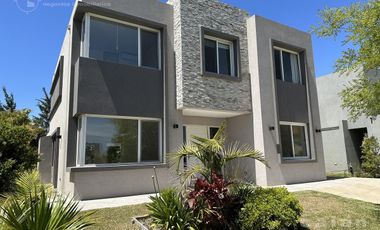 Hermosa Casa estilo moderno en Las Tipas, Nordelta - 5 amb. con dependencia