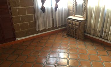 VENTA EXCELENTE PROPIEDAD, 2 en 1,  HERMOSO ESTILO COLONIAL MODERNO,  Casa Sola, con Departamento independiente, buena ubicación, Bques. de Cuernavaca .