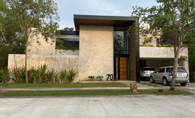 Residencia de lujo en venta en  privada Xtacay,  Yucatán Country Club