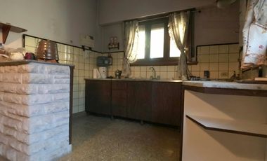 Chalet ubicado a 100 metros de H. Yrigoyen- Burzaco