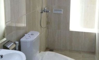 Rumah 2 lantai semi furnished di dalam komplek green andara