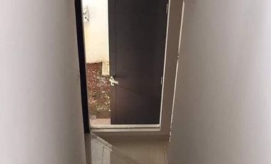 Rumah 2 lantai semi furnished di dalam komplek green andara