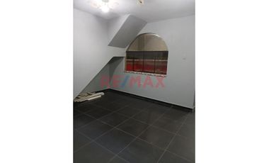 Vive Con Comodidad Y Estilo: Casa Con Piscina En Santa Teresita