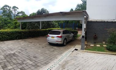 VENDO ESPECTACULAR CASA MODERNA