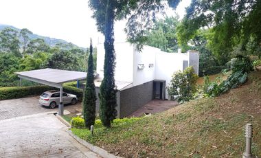 VENDO ESPECTACULAR CASA MODERNA