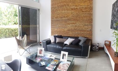 VENDO ESPECTACULAR CASA MODERNA