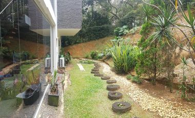 VENDO ESPECTACULAR CASA MODERNA