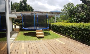 VENDO ESPECTACULAR CASA MODERNA
