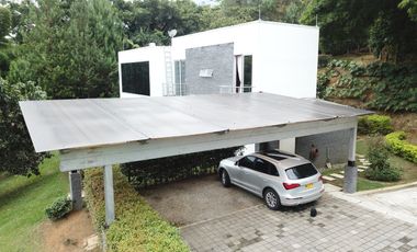 VENDO ESPECTACULAR CASA MODERNA