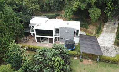 VENDO ESPECTACULAR CASA MODERNA