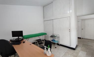 casa-local en venta en caobos. Cod V28495