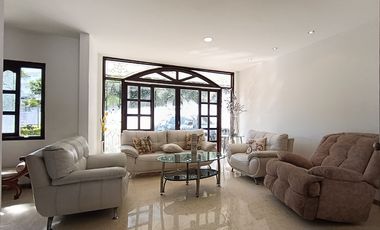 casa en venta en villa de la floresta. Cod V31358