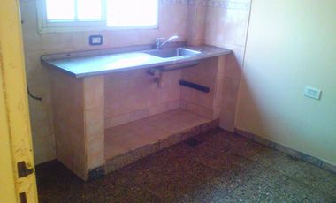 Casa en Ph 2 Ambientes al Frente con Patio