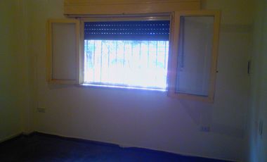 Casa en Ph 2 Ambientes al Frente con Patio
