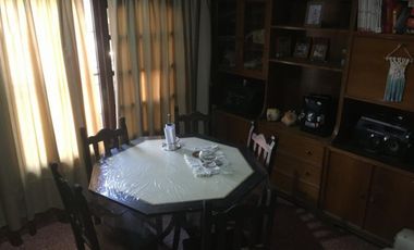 Chalet 2 Plantas de 6 Amb c/ Cochera y Fondo Libre ** Ideal 2 Familias **