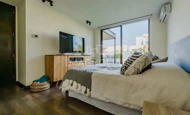 EN VENTA CON 5.000 m2 DE PARQUE CON JUEGOS (C.PEDREGALES)