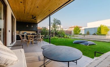 EN VENTA CON 5.000 m2 DE PARQUE CON JUEGOS (C.PEDREGALES)