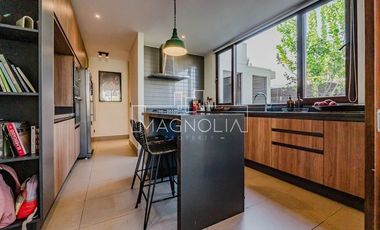 EN VENTA CON 5.000 m2 DE PARQUE CON JUEGOS (C.PEDREGALES)