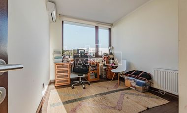 EN VENTA CON 5.000 m2 DE PARQUE CON JUEGOS (C.PEDREGALES)