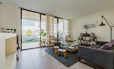 EN VENTA CON 5.000 m2 DE PARQUE CON JUEGOS (C.PEDREGALES)