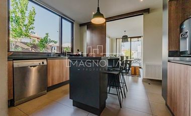 EN VENTA CON 5.000 m2 DE PARQUE CON JUEGOS (C.PEDREGALES)