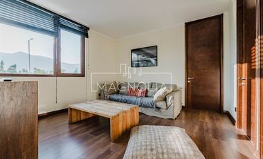 EN VENTA CON 5.000 m2 DE PARQUE CON JUEGOS (C.PEDREGALES)