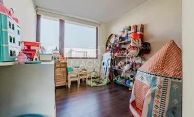 EN VENTA CON 5.000 m2 DE PARQUE CON JUEGOS (C.PEDREGALES)
