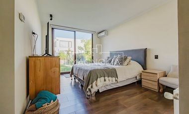 EN VENTA CON 5.000 m2 DE PARQUE CON JUEGOS (C.PEDREGALES)