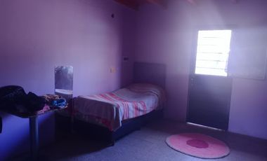 Alquiler Casa 2 dormitorios cochera z/Escuela Parque Republica $125.873 finales.