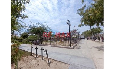 ¡🏡✨ Oportunidad única! Se vende **amplia casa** en el **A.H. Santa Rosa** 🏘️, ubicada en una zona estratégica cerca de:

📚 **Colegios**  
🛒 **Merca