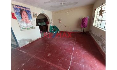 ¡🏡✨ Oportunidad única! Se vende **amplia casa** en el **A.H. Santa Rosa** 🏘️, ubicada en una zona estratégica cerca de:

📚 **Colegios**  
🛒 **Merca