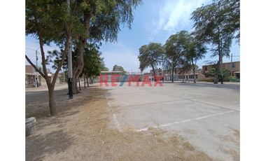 ¡🏡✨ Oportunidad única! Se vende **amplia casa** en el **A.H. Santa Rosa** 🏘️, ubicada en una zona estratégica cerca de:

📚 **Colegios**  
🛒 **Merca