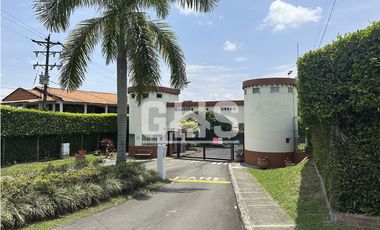 SE ALQUILA O SE VENDE CASA CAMPESTRE EN CONDOMINIO CASTILLA LA NUEVA