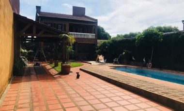 CASA EN VENTA 3 DORMITORIOS, GRANDE Y EN EXCELENTE CONDICIONES.