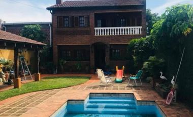 CASA EN VENTA 3 DORMITORIOS, GRANDE Y EN EXCELENTE CONDICIONES.